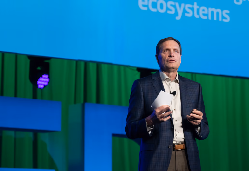 Retired National Tax Leader Jeff Johannesen, who led RSM’s innovation strategy, speaks at a 2022 owners' meeting.